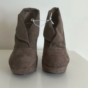 Cute grey faux suede heels.